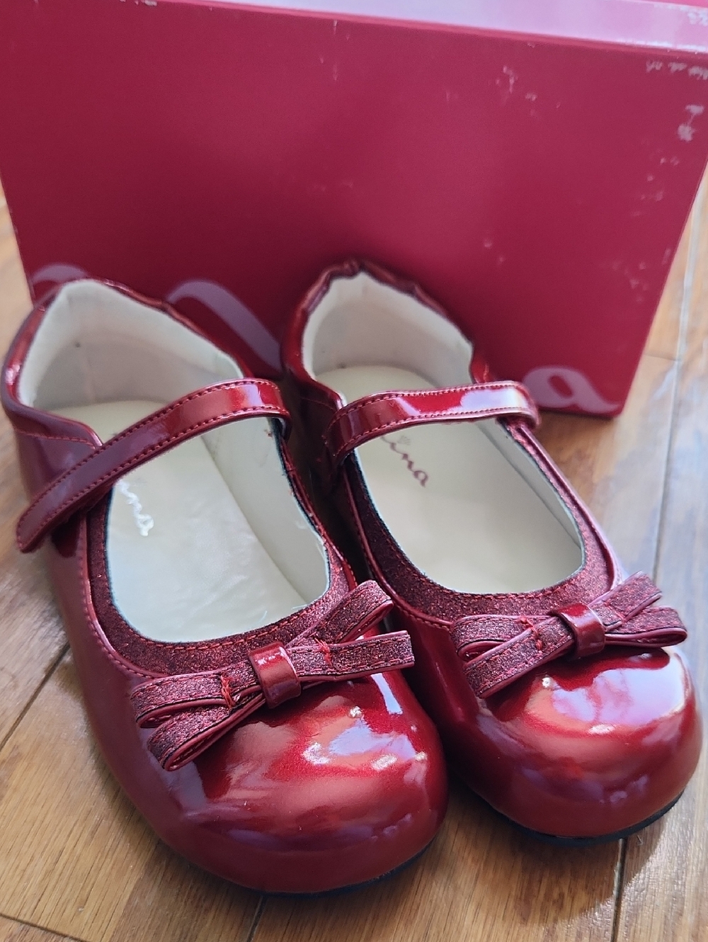 Nina girl's red dress shoes NWT Size 11